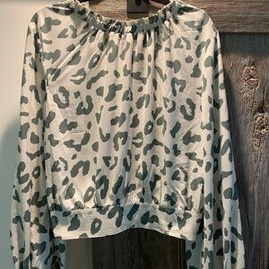 Trendy Boutique Gray Leopard Print Top